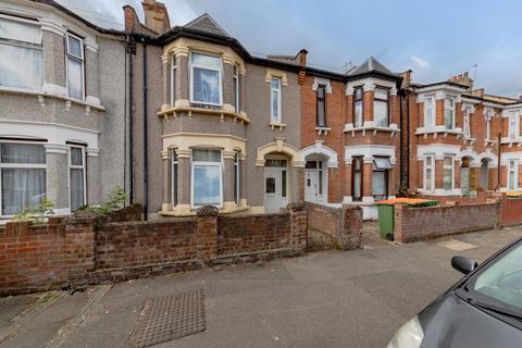 3 bedroom terraced house for sale - Barrington Road, London E12
