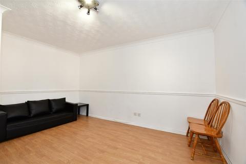 2 bedroom flat for sale - Mandeville Court, Chingford