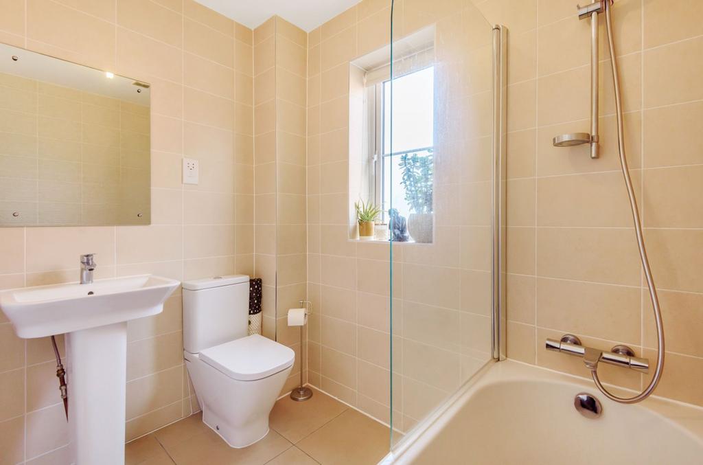 Family Bathroom @ Bakers Place