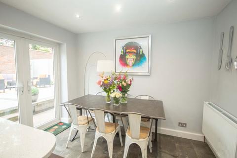 2 bedroom ground floor flat for sale, North End Lodge, Elm Park Road, Pinner,  HA5