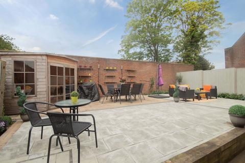 2 bedroom ground floor flat for sale, North End Lodge, Elm Park Road, Pinner,  HA5