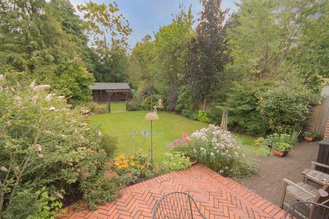 71 Love Lane, Pinner, HA5 3EY