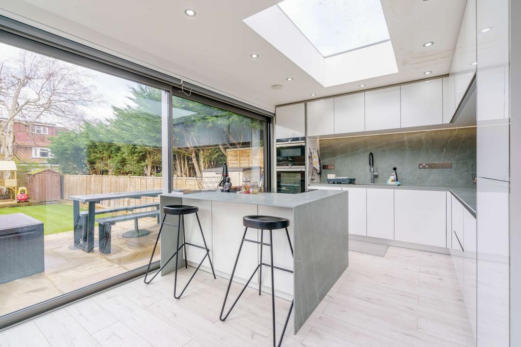 Raisins Hill, Pinner, Middlesex, HA5 3 bed semidetached house £865,000