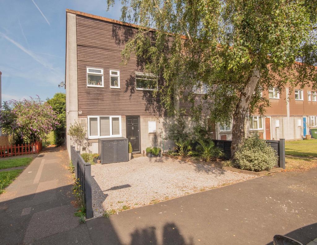 Detached house exterior, driveway