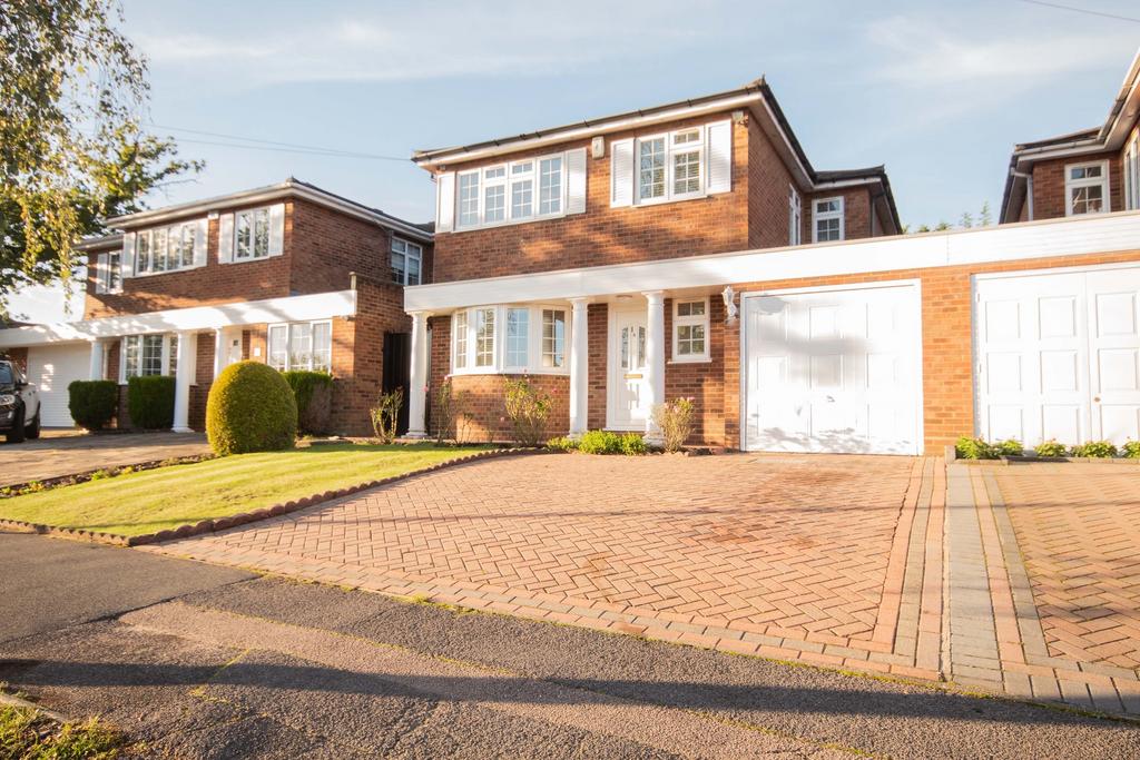 Albury Drive, Pinner, HA5 4 bed detached house for sale £950,000