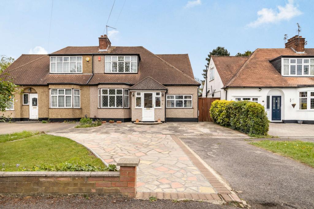 The Avenue, Pinner, HA5 4 bed semidetached house £850,000