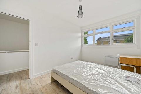 4 bedroom flat to rent, Drayton House, Elmington Road, Camberwell, London, SE5 7HL