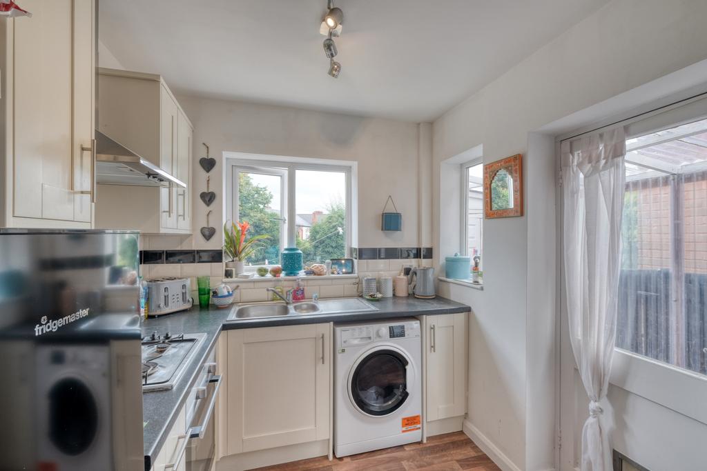 Elm Grove, Norton, Bromsgrove, B61 0EH 3 bed semidetached house £295,000