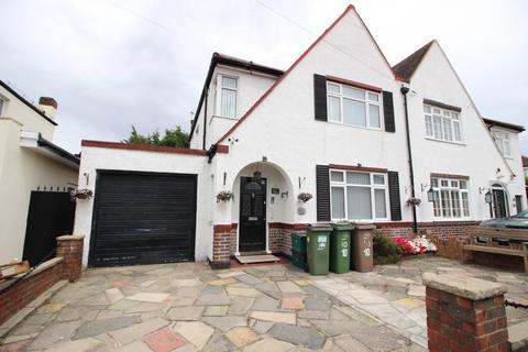 10 Willowhayne Gardens, Worcester Park, KT4 8TH