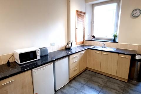 3 bedroom flat to rent, Holburn Street, Aberdeen AB10