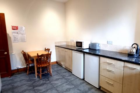 3 bedroom flat to rent, Holburn Street, Aberdeen AB10