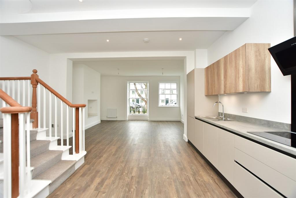 Kitchen/Dining Area