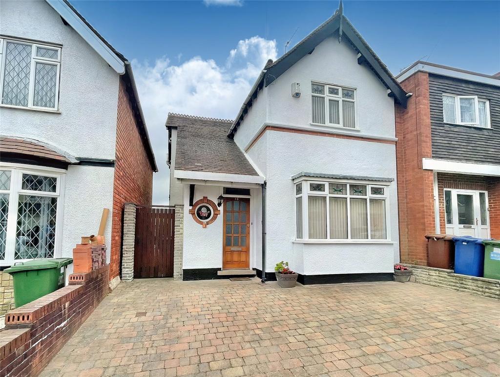 Dartmouth Road, Cannock, WS11 1HF 3 bed detached house £330,000