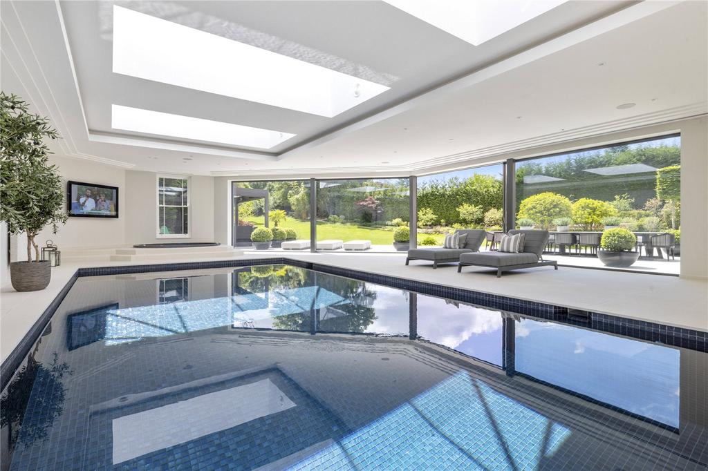 Titlarks Hill, Sunningdale, Ascot, Berkshire, SL5 7 bed detached house