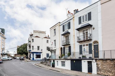 18 Wellington Terrace, Bristol, BS8 4LE
