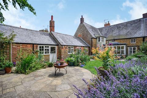 4 bedroom cottage for sale - Church Street, Staverton, Daventry, Northamptonshire, NN11