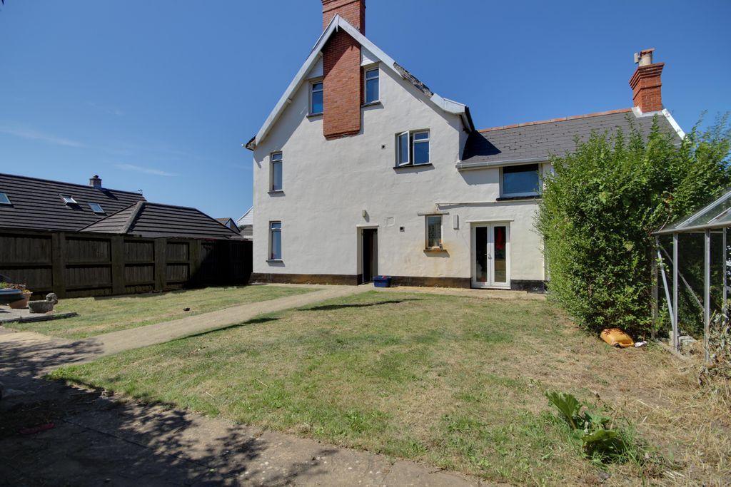 Barton Lane, Braunton EX33 2AY 6 bed detached house £500,000