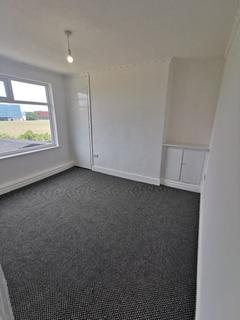 2 bedroom flat to rent, Dene Crescent, Wallsend NE28