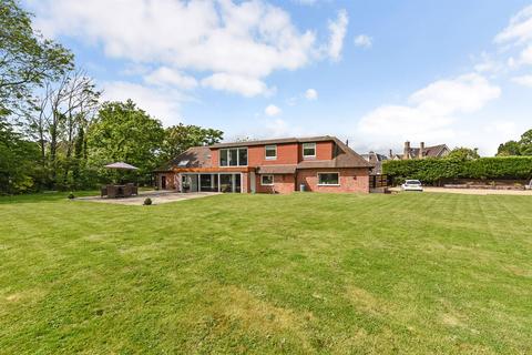 5 bedroom detached house for sale, Greyfriars Lane, Storrington, West Sussex, RH20