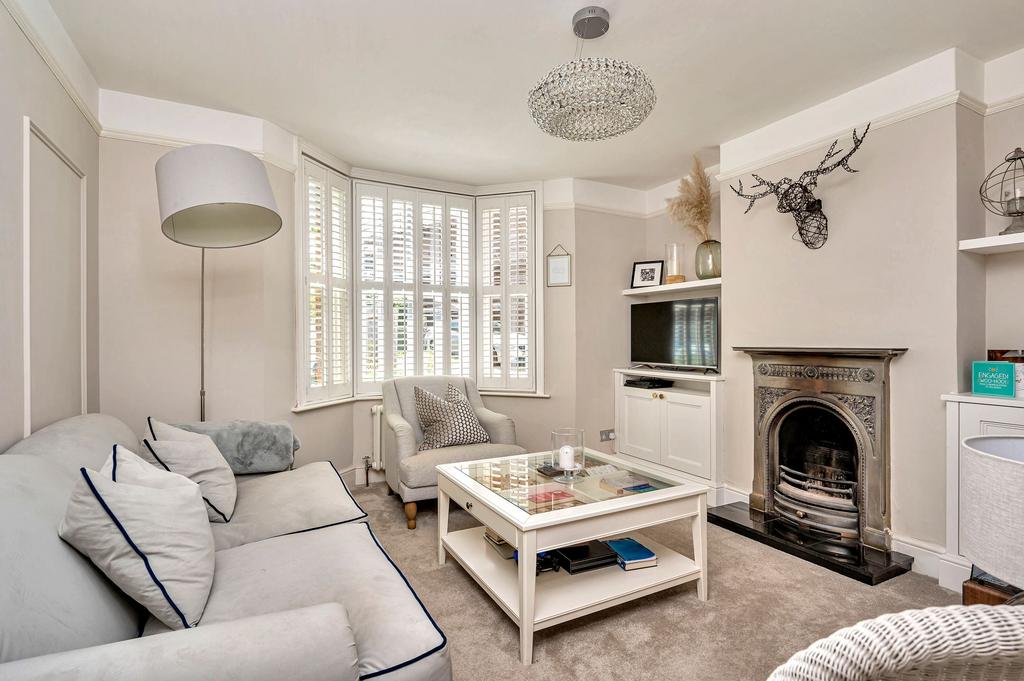 Daisy Cottages, Denby Road, Cobham KT11 1JS 2 bed semidetached house