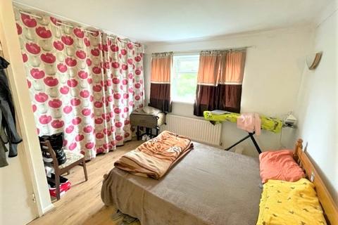 2 bedroom apartment for sale - Elmgrove Crescent, Harrow