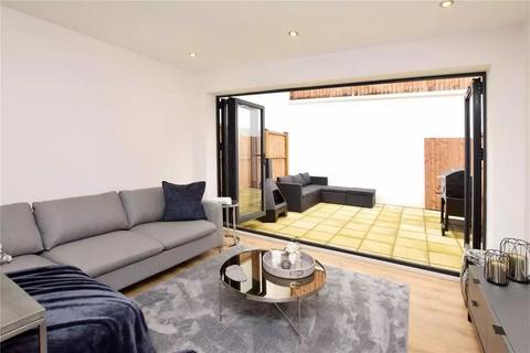3 bedroom terraced house for sale - Vale Road, Bushey WD23 2HE