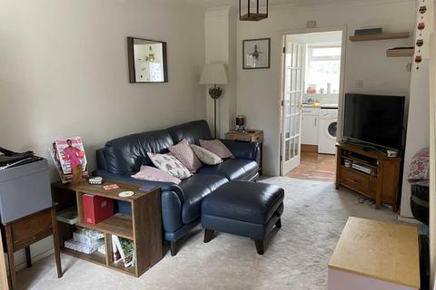 2 bedroom terraced house to rent, Mallard Close, Swindon
