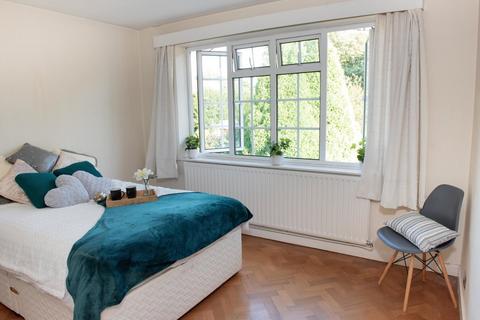 1 bedroom flat to rent, Sutton Court, Ealing