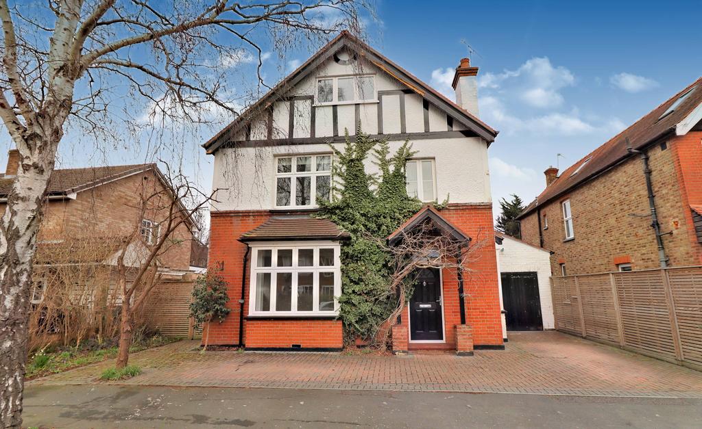 Thrupps Lane, Hersham KT12 5 bed detached house £1,250,000