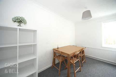 87 Butterworth Path, Luton, LU2 0TR