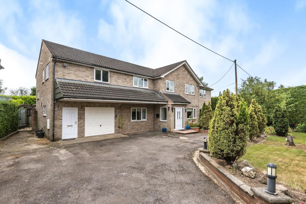 Ashmore Green, Berkshire, RG18 5 bed detached house £1,050,000