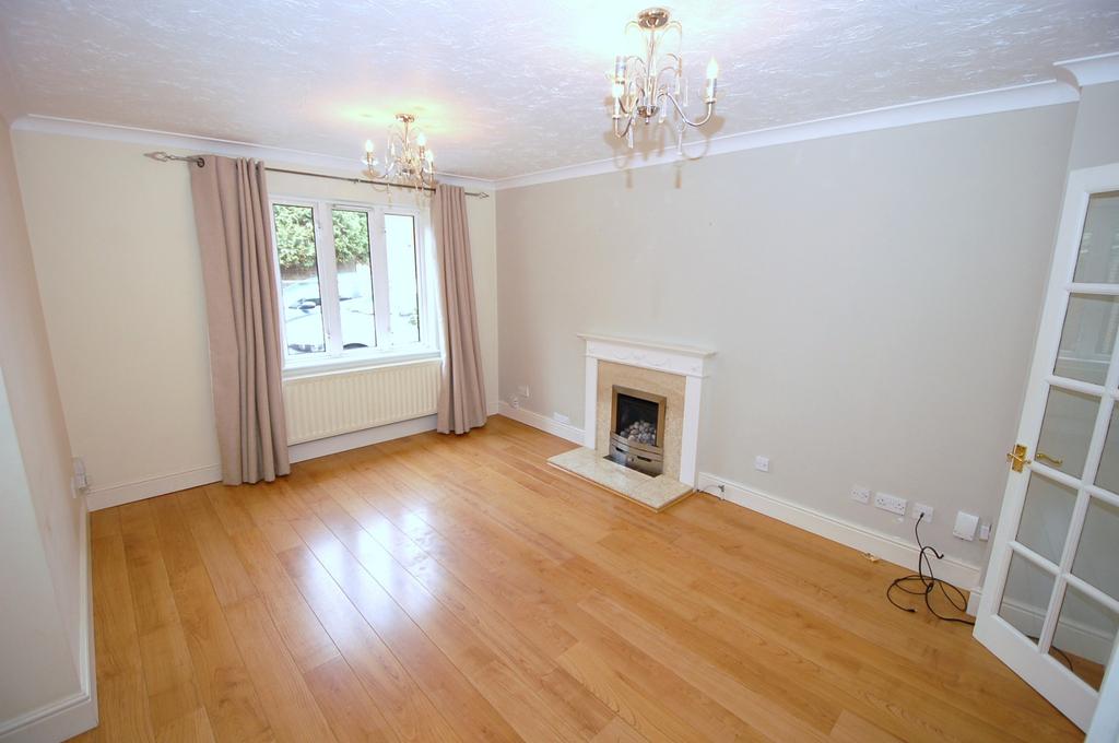 Francis Way, Camberley 3 bed detached house £515,000