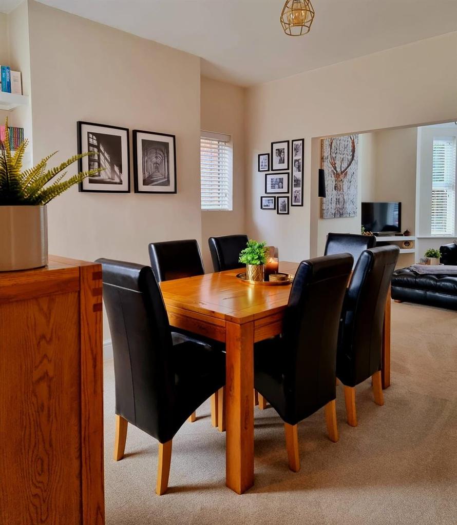 Crewe Green Avenue, Haslington, Crewe 3 bed semidetached house £260,000