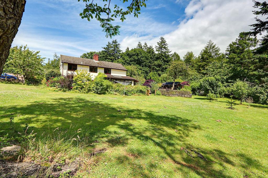 Oldcroft, Lydney, Gloucestershire. GL15 4NJ 3 bed detached house for