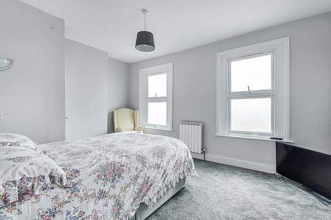 60 Graveney Road, London, SW17 0EH