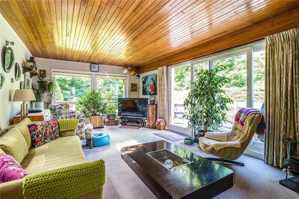 Sycamore Dene, Chesham, Buckinghamshire, HP5 4 bed detached house £