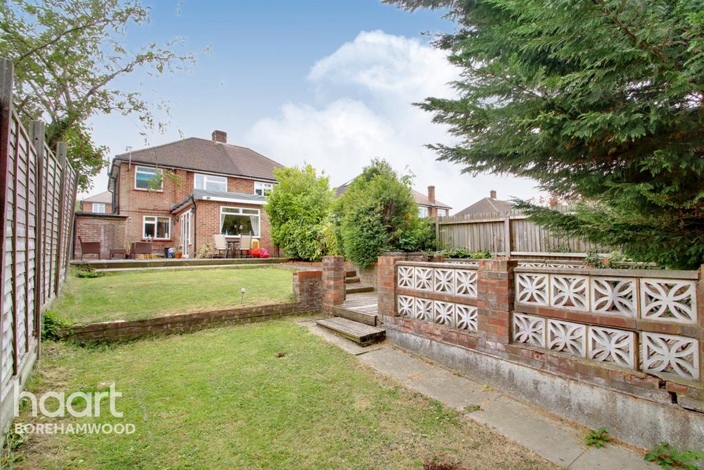 Masefield Avenue, Borehamwood 3 bed semidetached house £600,000