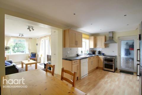 52 Masefield Avenue, Borehamwood, WD6 2HQ