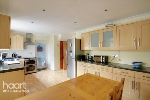 52 Masefield Avenue, Borehamwood, WD6 2HQ