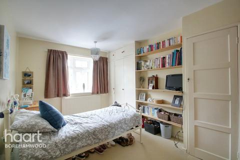 52 Masefield Avenue, Borehamwood, WD6 2HQ