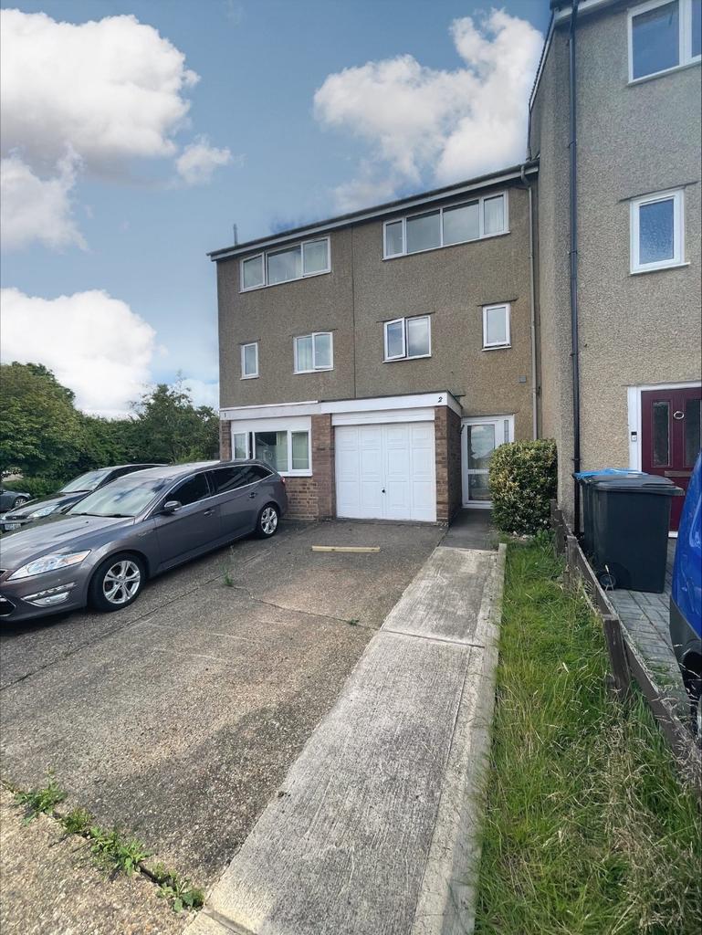 Argyll Road, Hemel Hempstead... 3 bed townhouse £1,700 pcm (£392 pw)