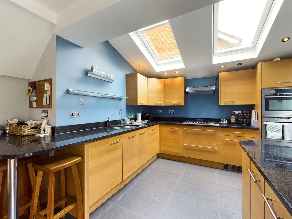 Silverhurst Drive, Tonbridge, TN10 3 bed semidetached house £595,000