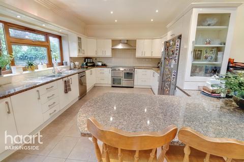 7 bedroom end of terrace house for sale - Aldborough Road North, Newbury Park