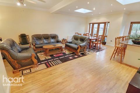 7 bedroom end of terrace house for sale - Aldborough Road North, Newbury Park