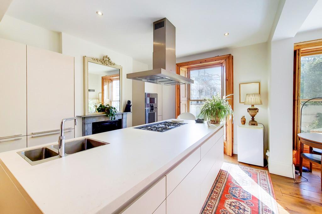 Chelsea Studios, Fulham Road SW6 4 bed £5,417 pcm (£1,250 pw)
