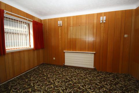 2 bedroom detached bungalow for sale - Dee Crescent, Farndon