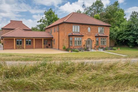 5 bedroom detached house for sale, Wicklewood