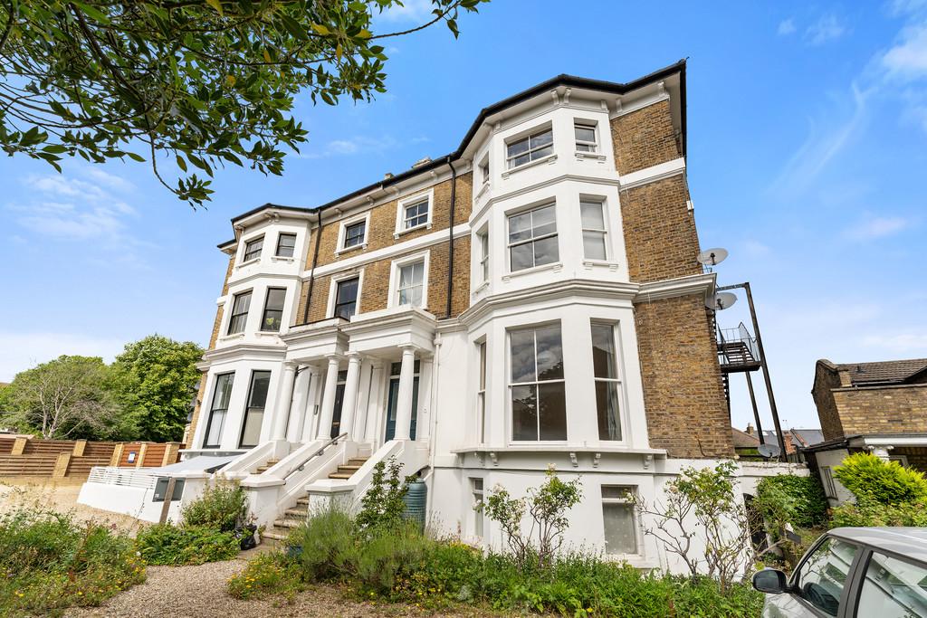 Grosvenor Road, Wanstead 2 bed flat for sale £600,000