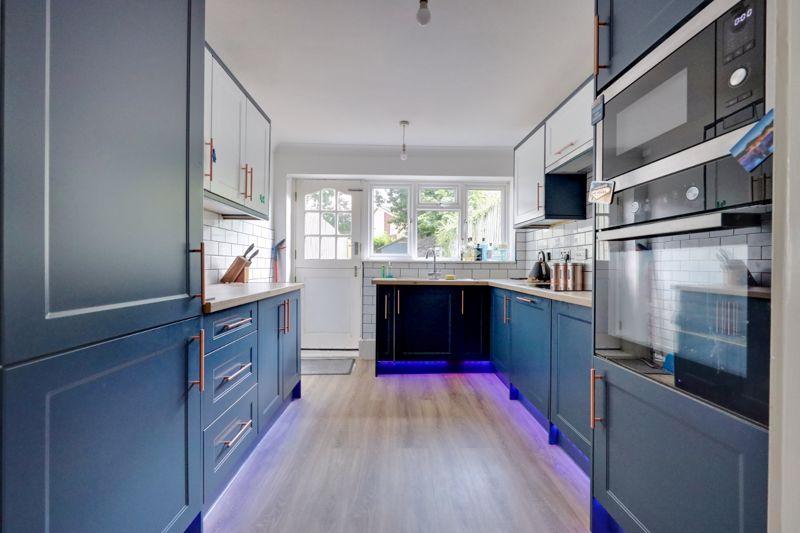 Manor Road, Burgess Hill, West Sussex 2 bed terraced house £300,000