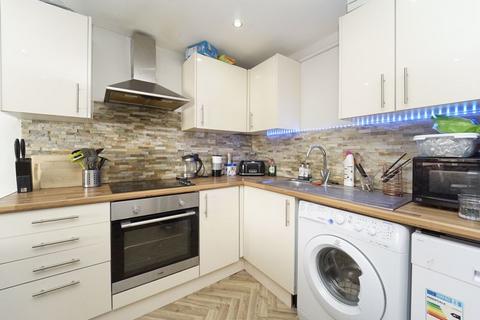 4 bedroom flat to rent, 7A Chapel Place, Leeds